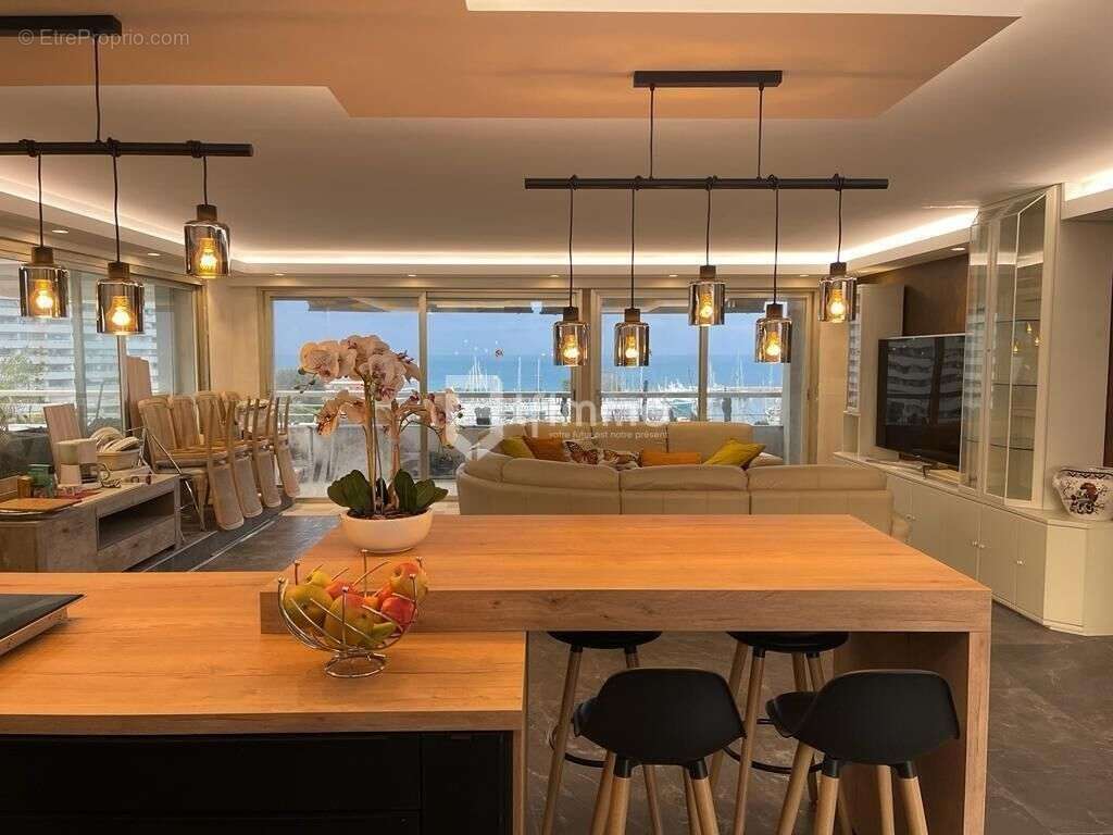 Appartement à VILLENEUVE-LOUBET