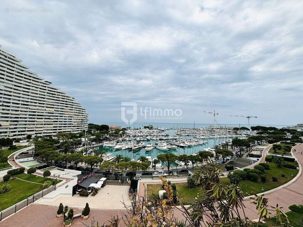 Appartement à VILLENEUVE-LOUBET