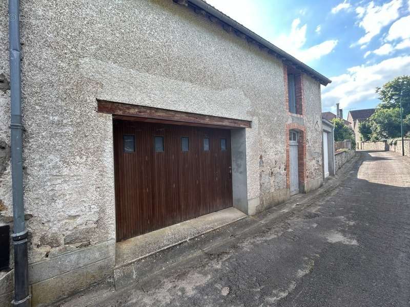 Maison à LUSSAC-LES-EGLISES