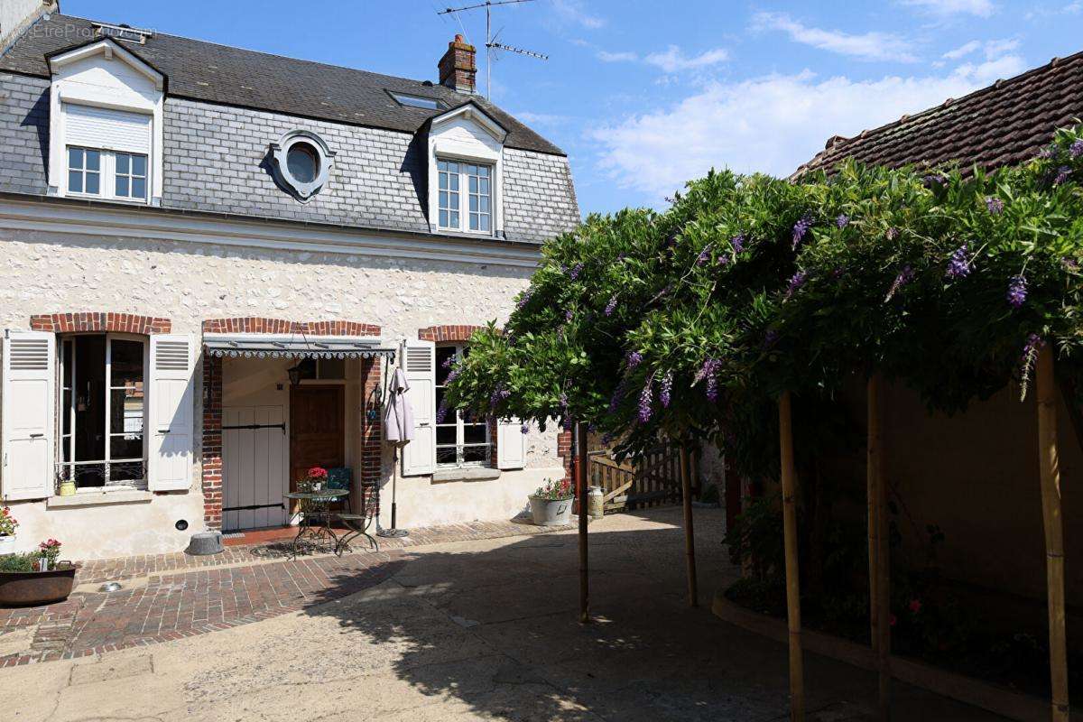 Maison à BONNIERES-SUR-SEINE