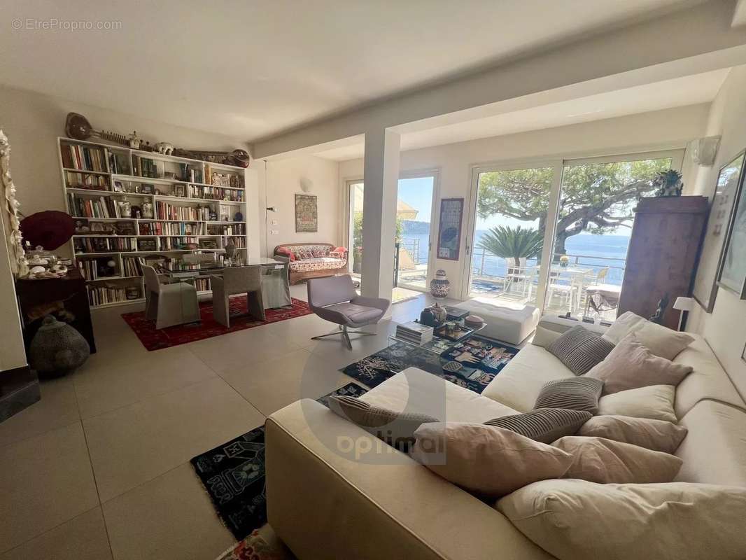 Appartement à ROQUEBRUNE-CAP-MARTIN