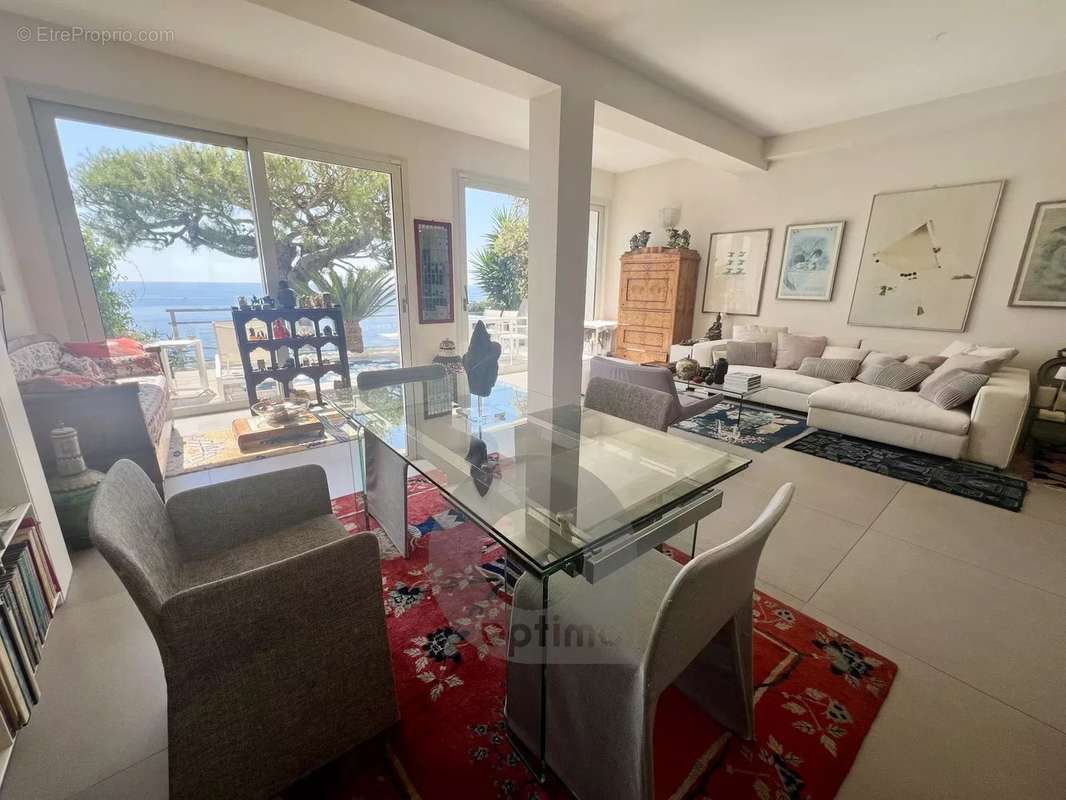 Appartement à ROQUEBRUNE-CAP-MARTIN