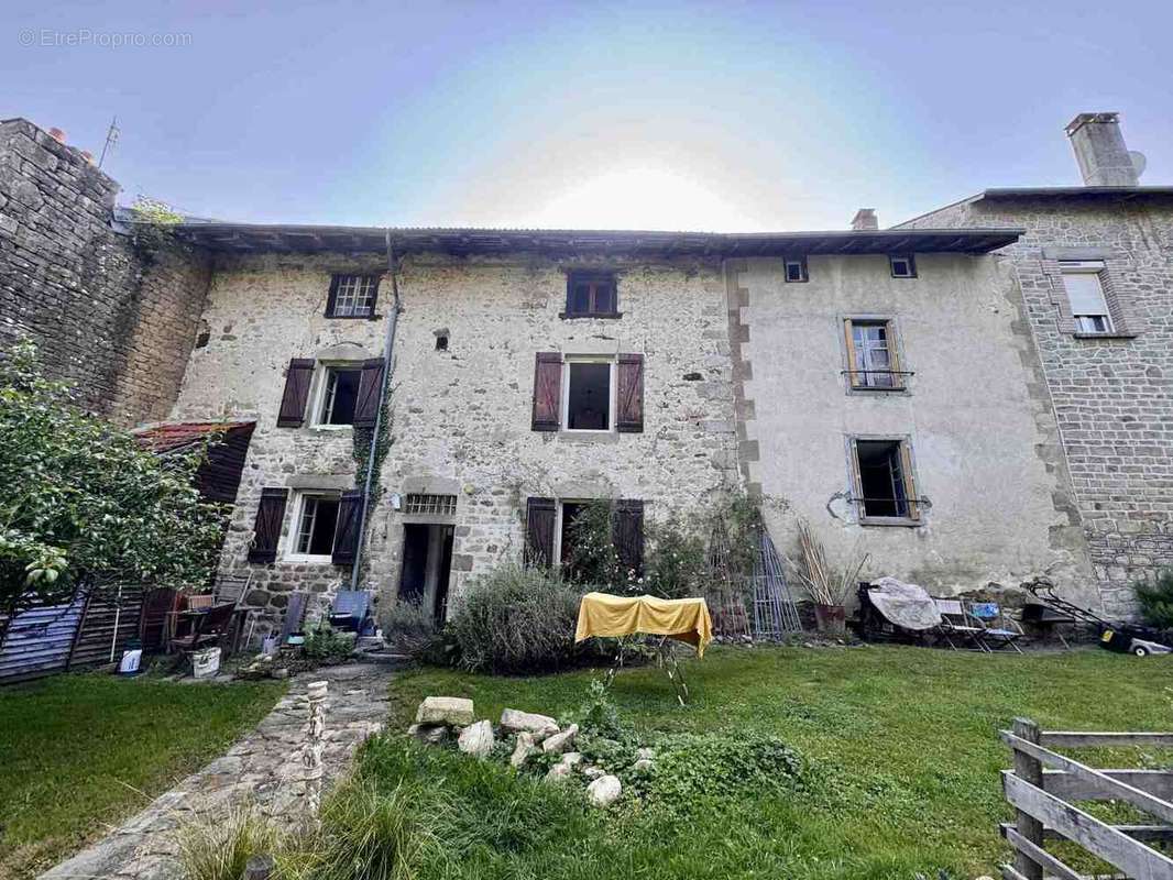 Maison à EYMOUTIERS