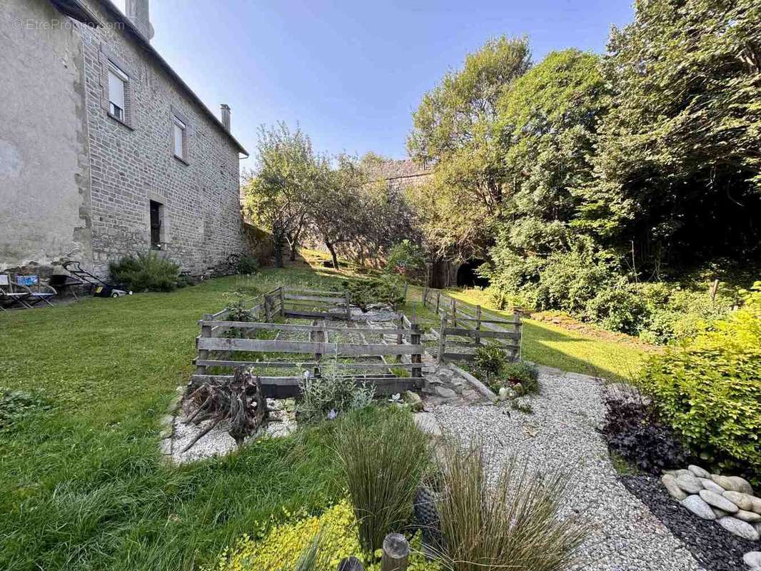 Maison à EYMOUTIERS