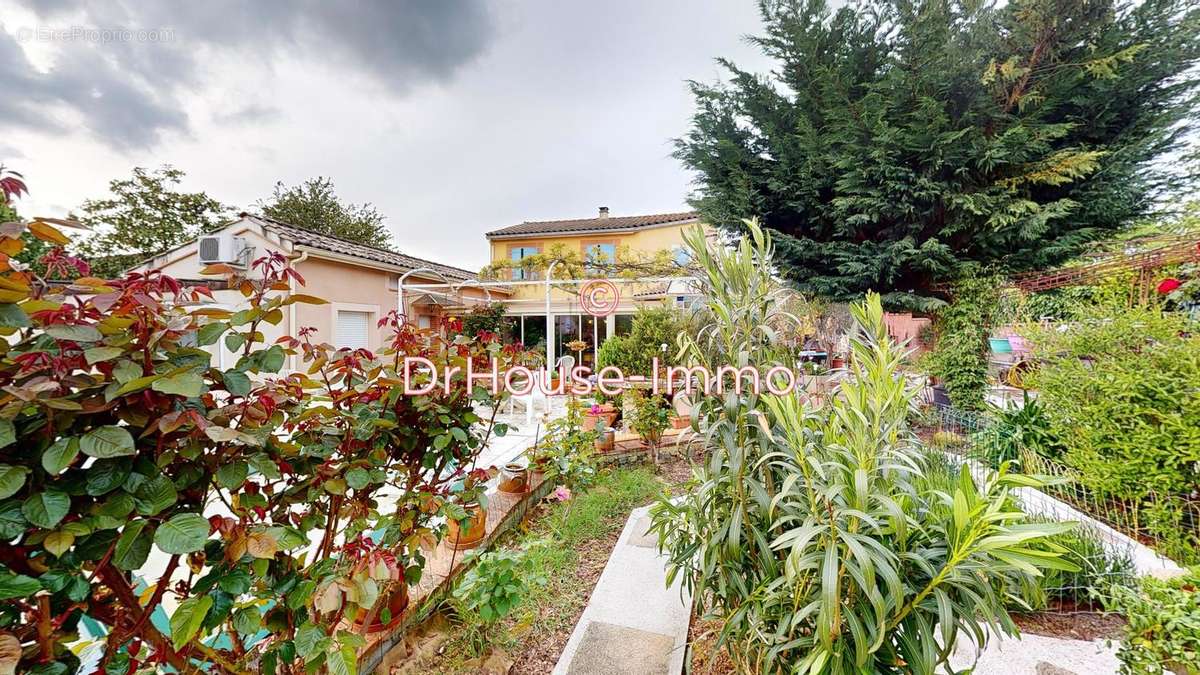 Maison à SAINT-JUERY