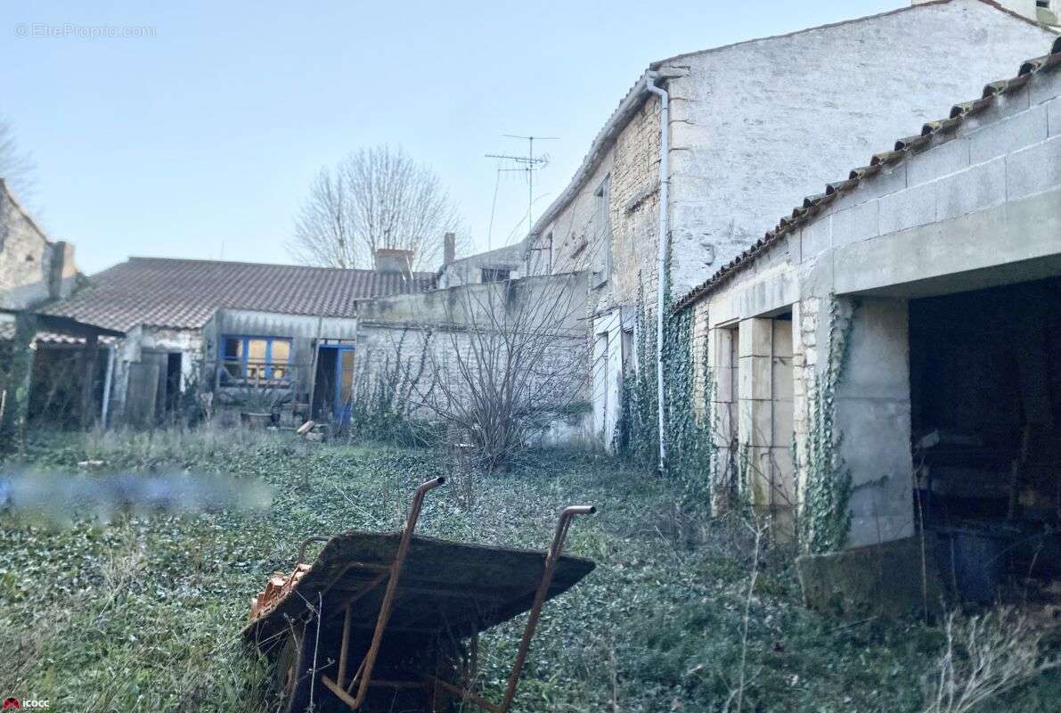 Maison à SAINTE-GEMME-LA-PLAINE