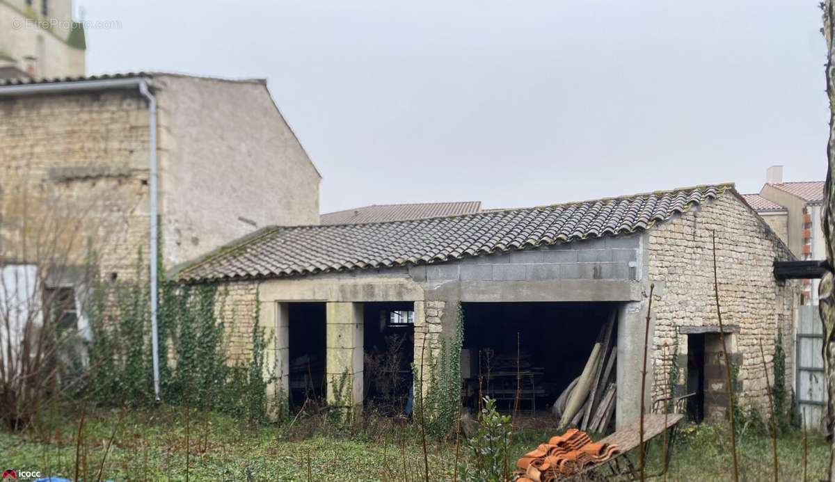 Maison à SAINTE-GEMME-LA-PLAINE