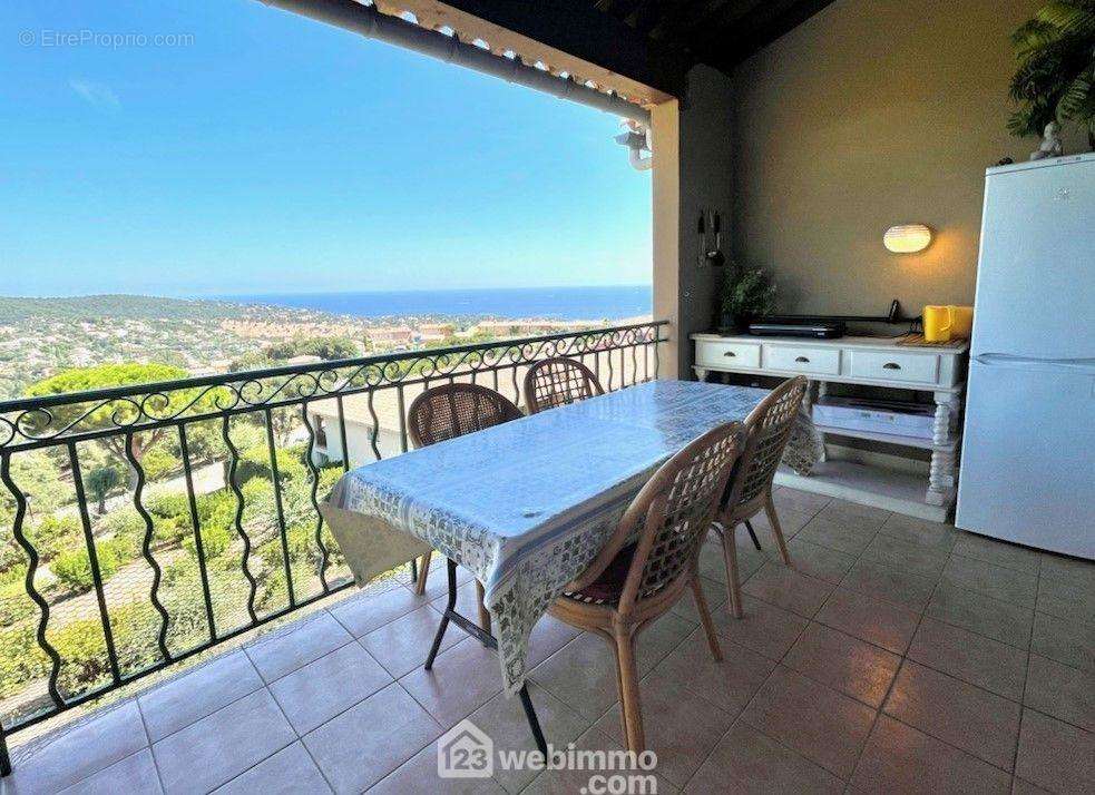 Terrasse de 12m2, face à la mer dans un bel environnement au calme - Appartement à LES ISSAMBRES