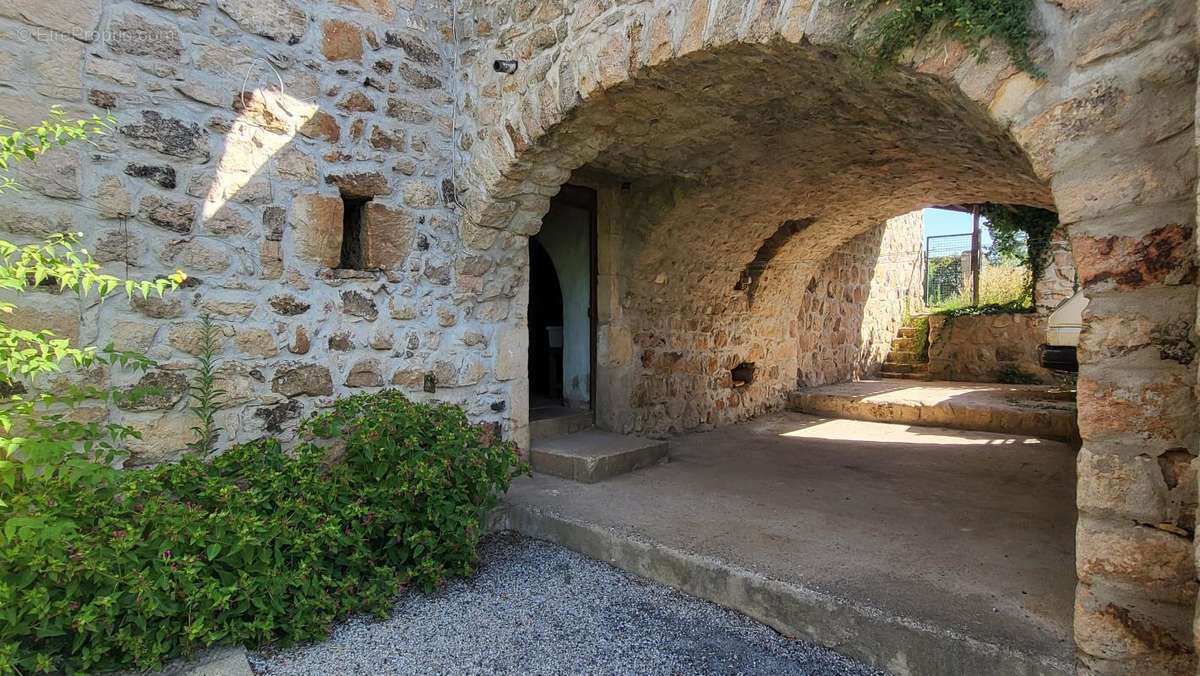 Maison à LABLACHERE