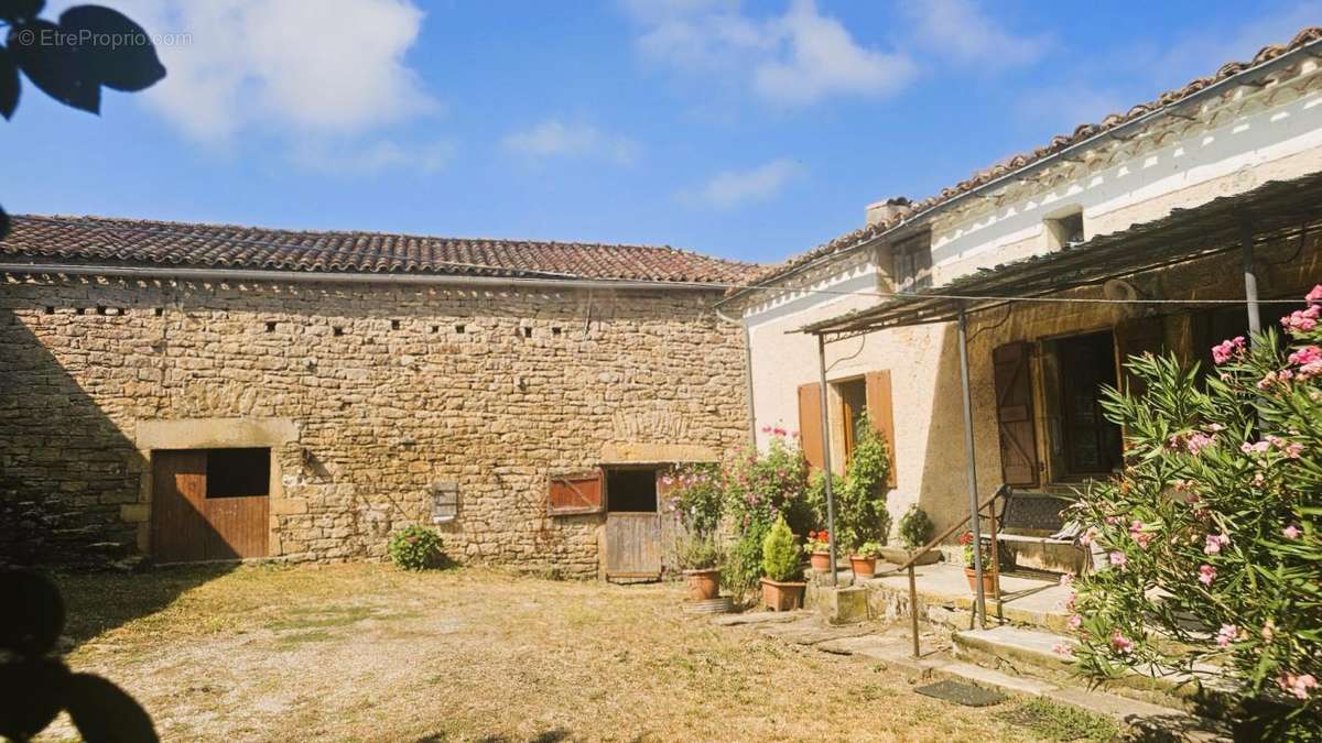 Maison à ESPINAS