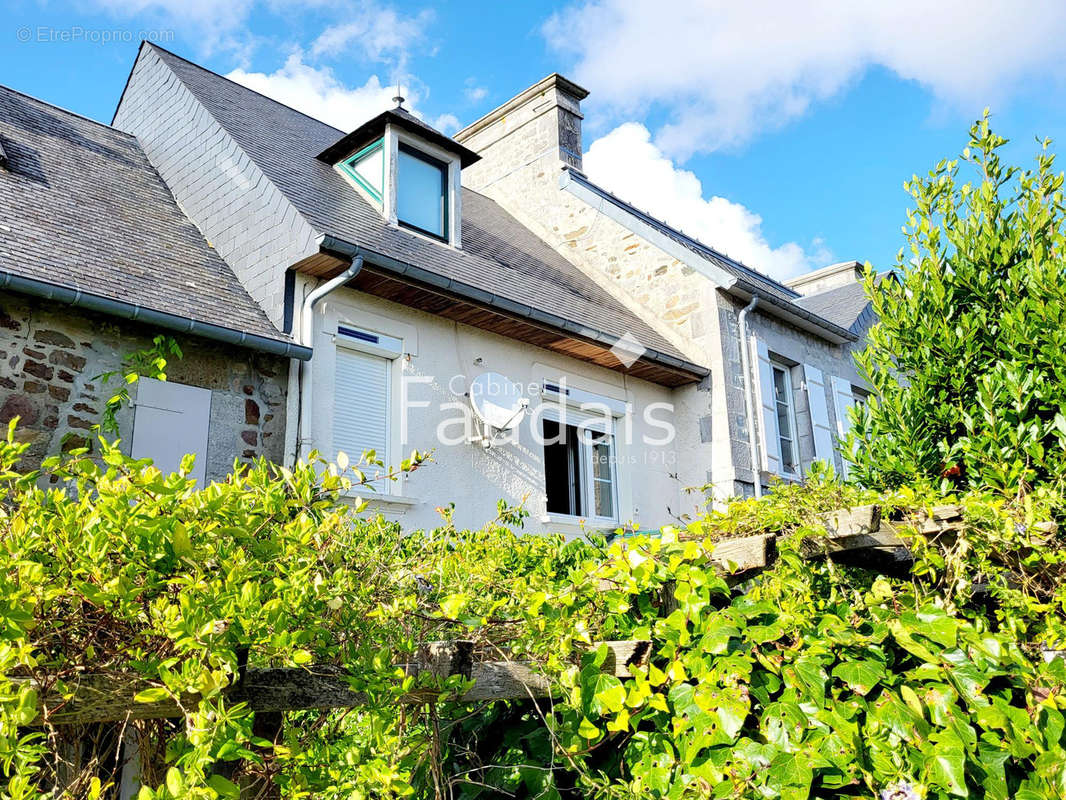 Maison à REGNEVILLE-SUR-MER