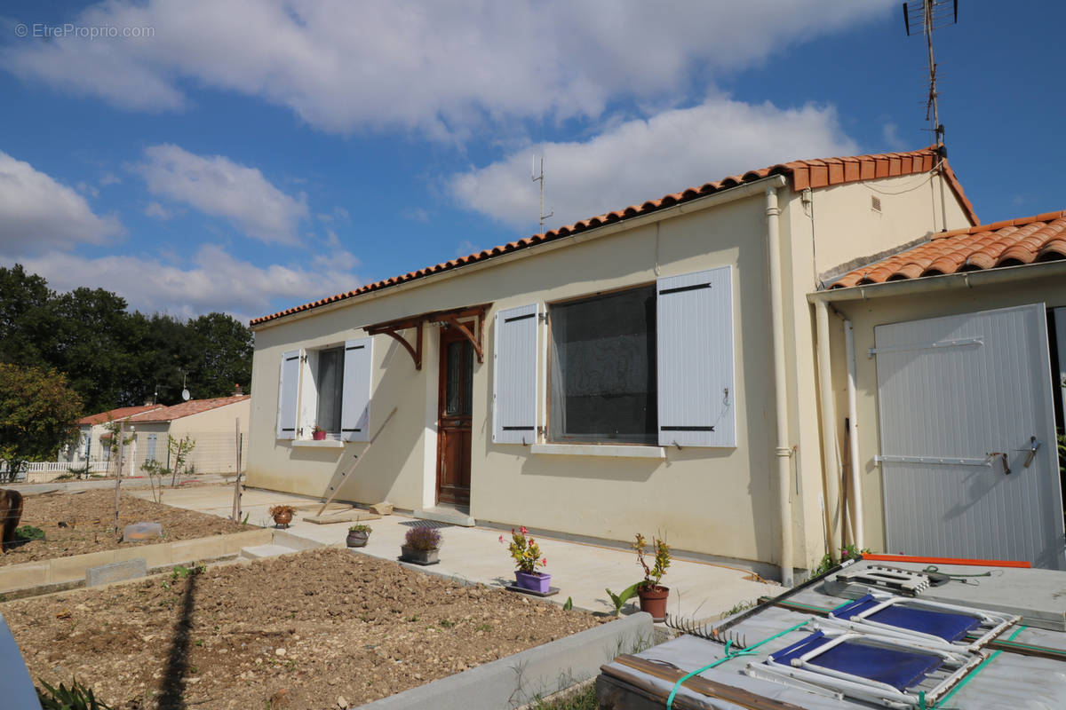 Maison à SURGERES