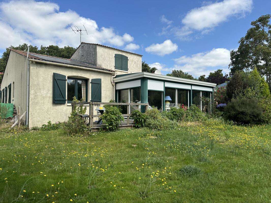 Maison à SAINT-AVAUGOURD-DES-LANDES