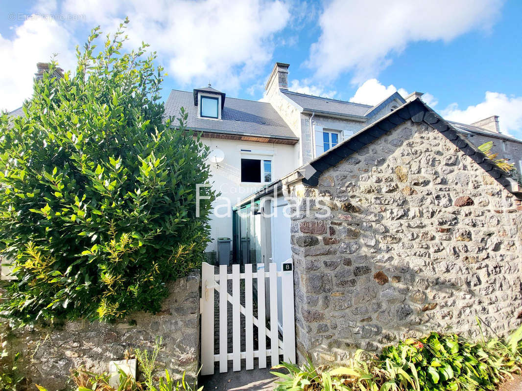 Maison à REGNEVILLE-SUR-MER