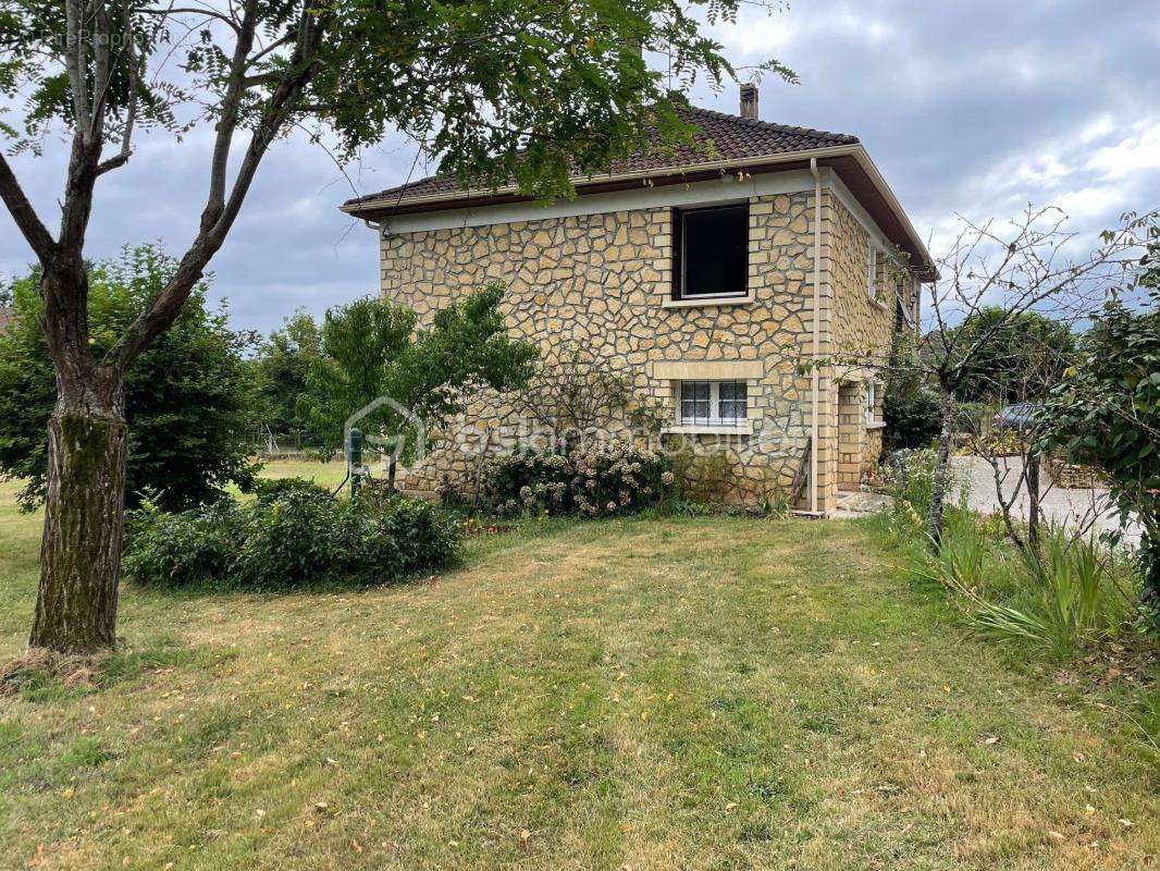 Maison à MAUZAC-ET-GRAND-CASTANG