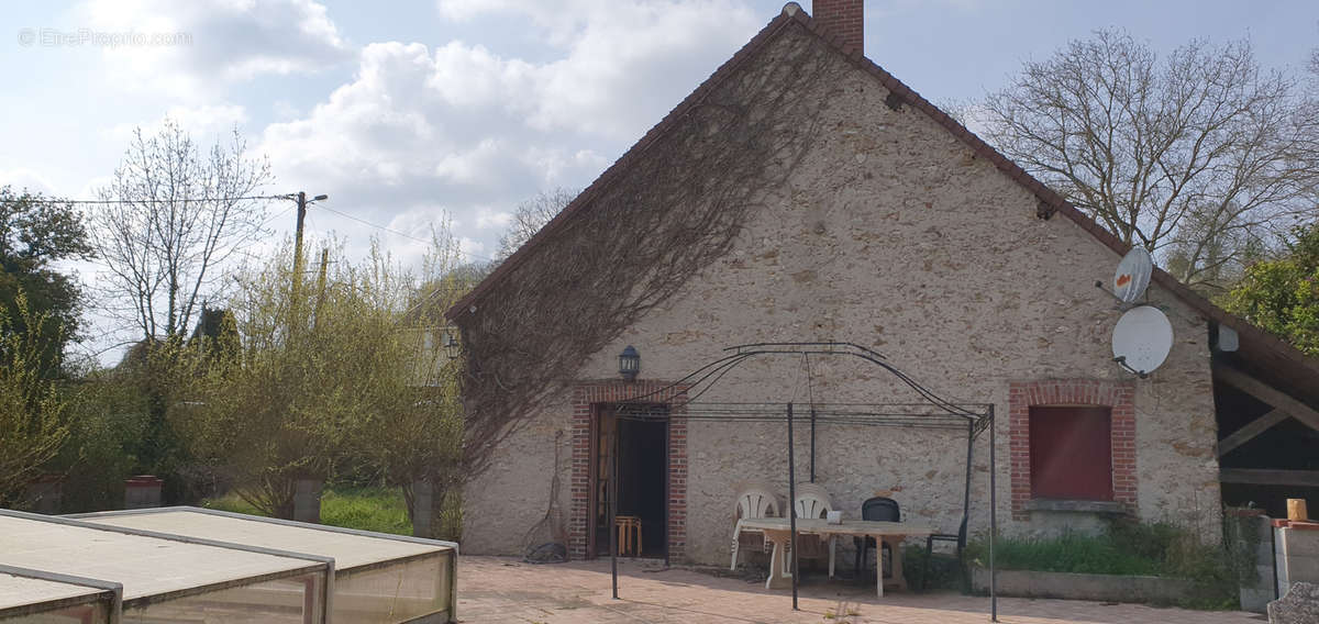 Maison à VAUCHAMPS