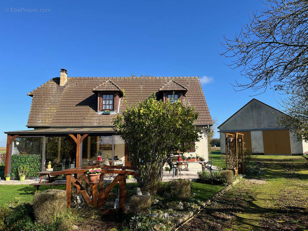 Maison à FERRIERES-HAUT-CLOCHER