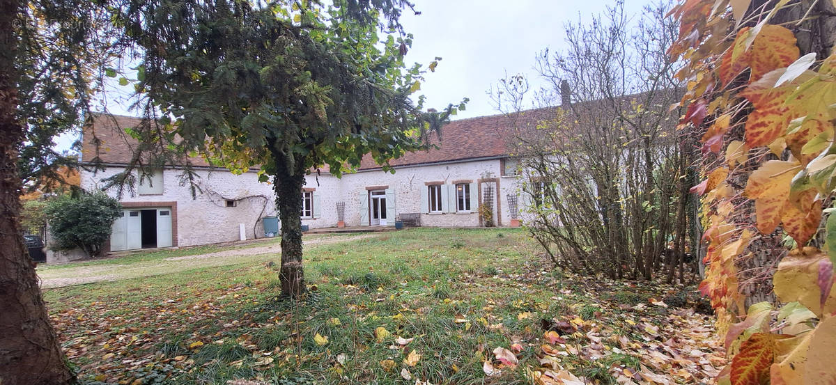 Maison à CERISIERS