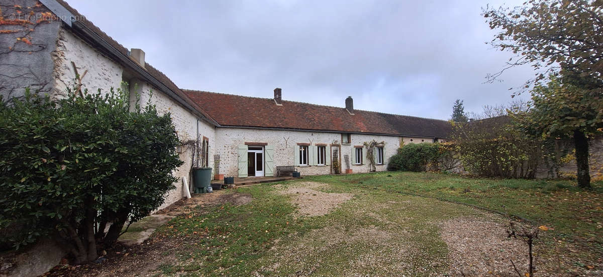 Maison à CERISIERS