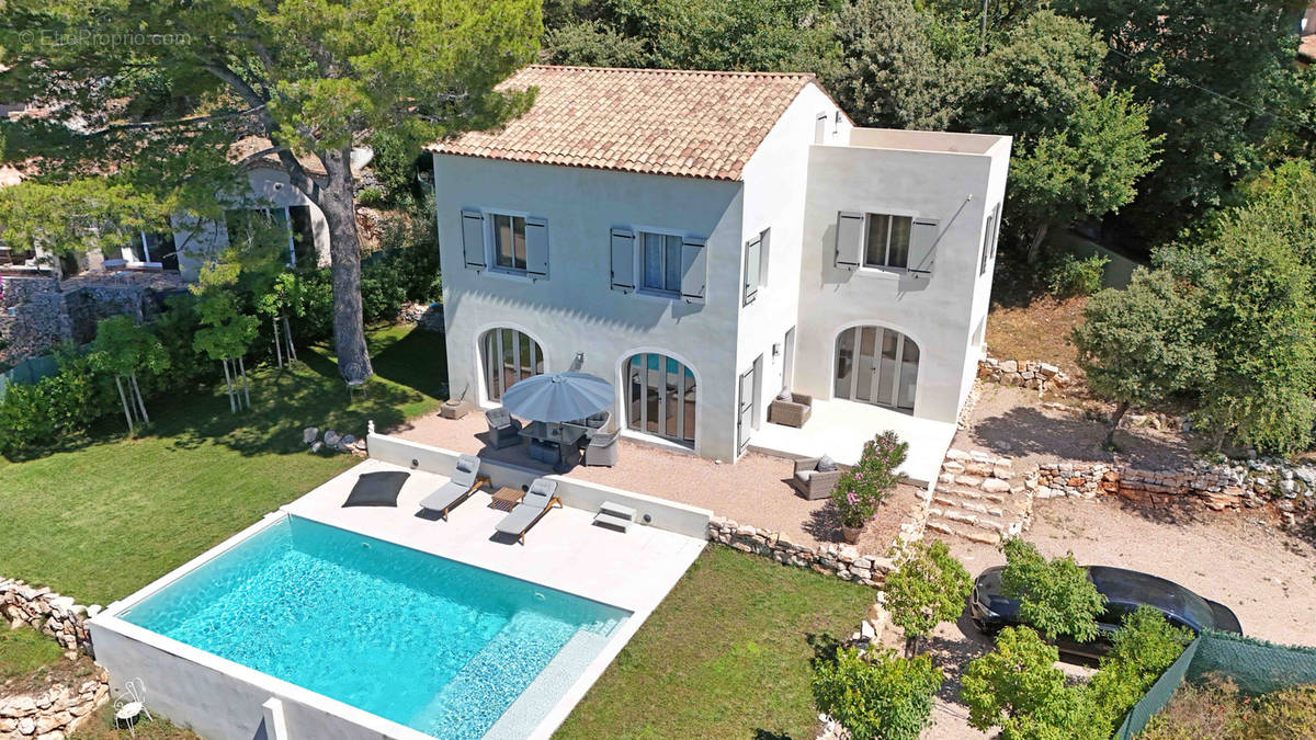 Maison à TOURRETTES-SUR-LOUP