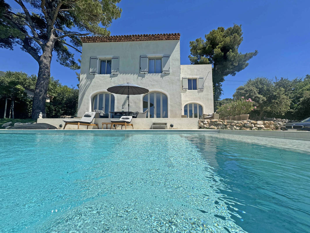 Maison à TOURRETTES-SUR-LOUP