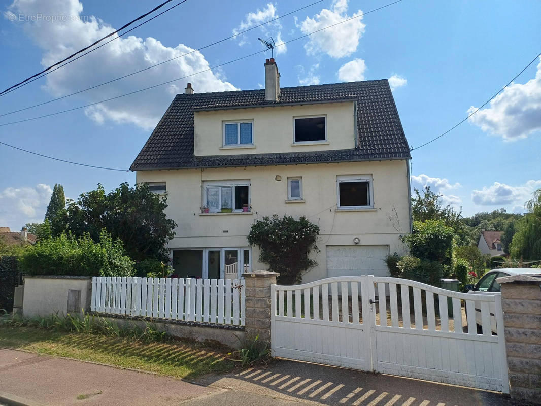 Maison à LE PERRAY-EN-YVELINES