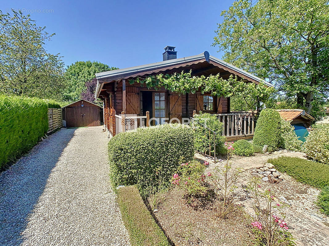 Maison à LES CHARMONTOIS