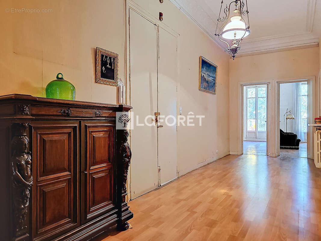 Appartement à MARSEILLE-4E