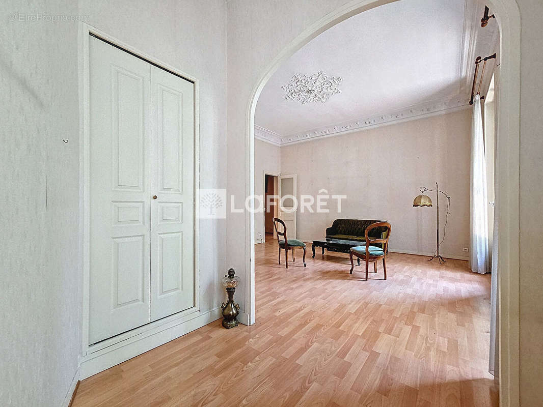 Appartement à MARSEILLE-4E