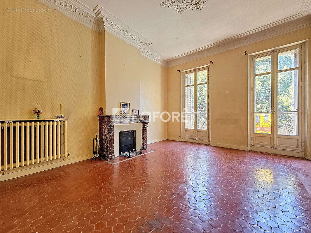 Appartement à MARSEILLE-4E