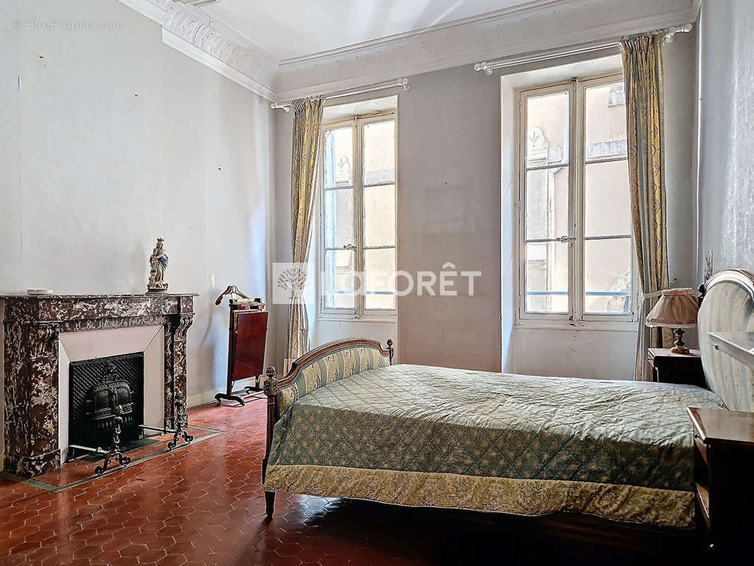 Appartement à MARSEILLE-4E