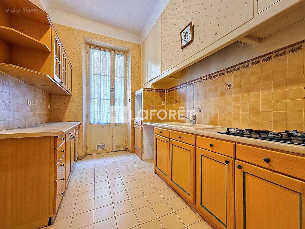 Appartement à MARSEILLE-4E