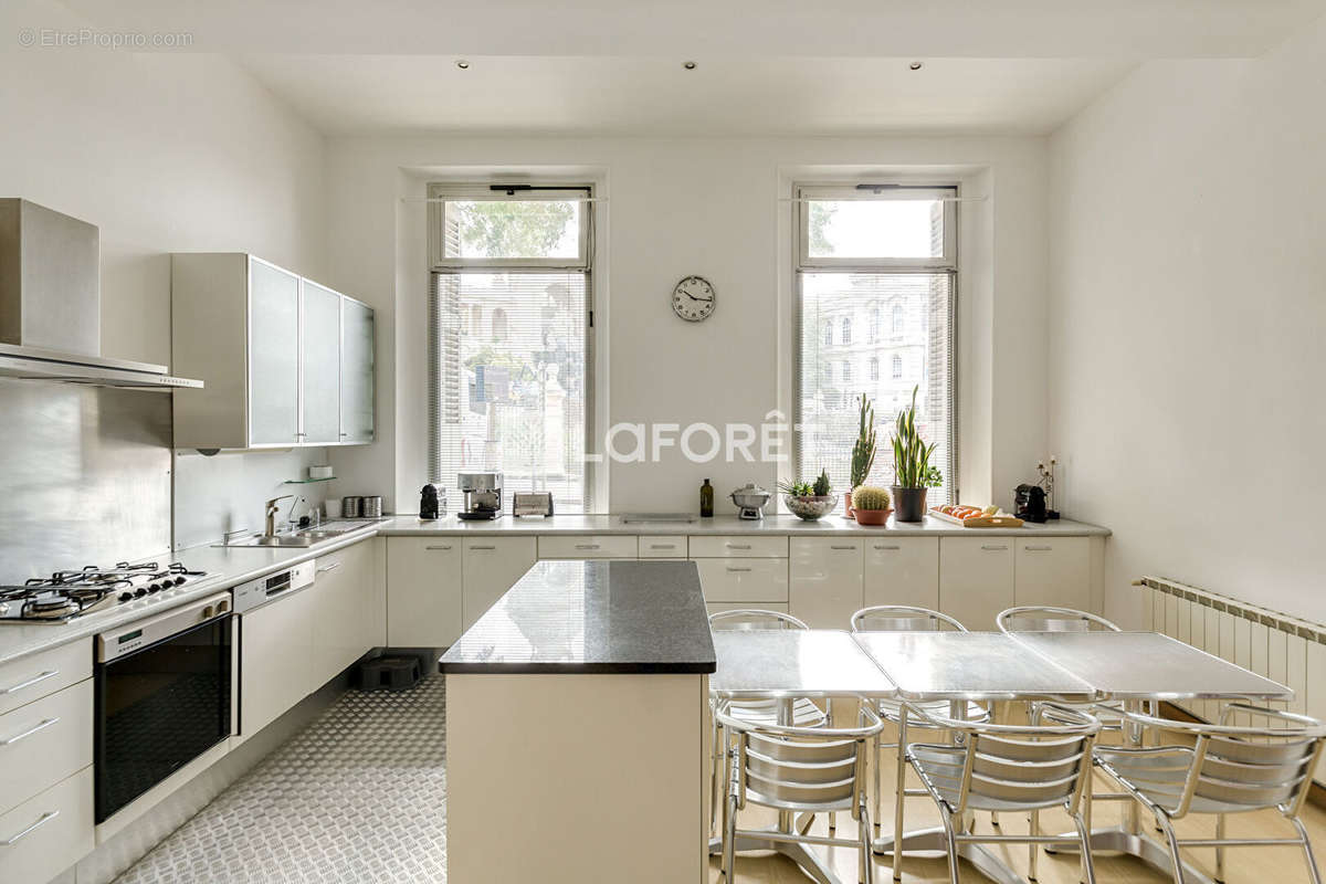 Appartement à MARSEILLE-1E