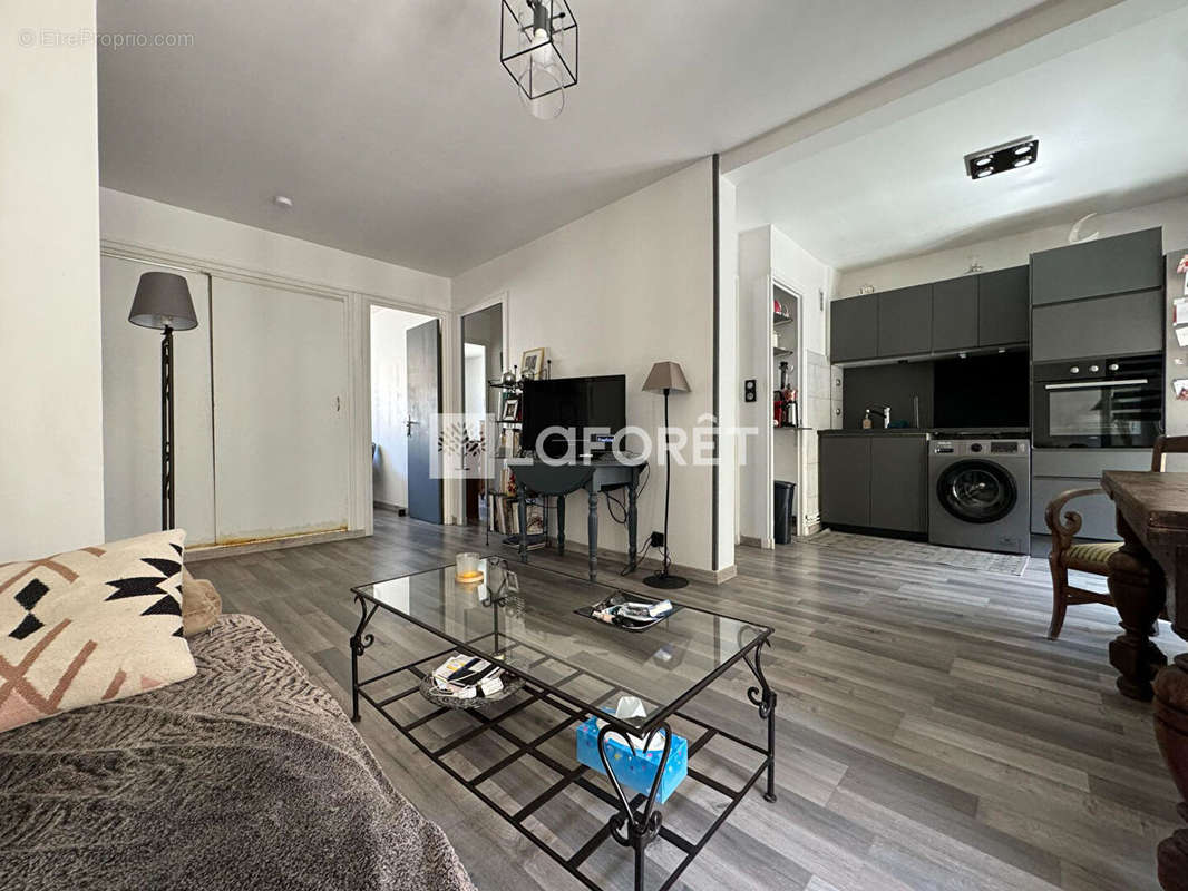 Appartement à MARSEILLE-4E