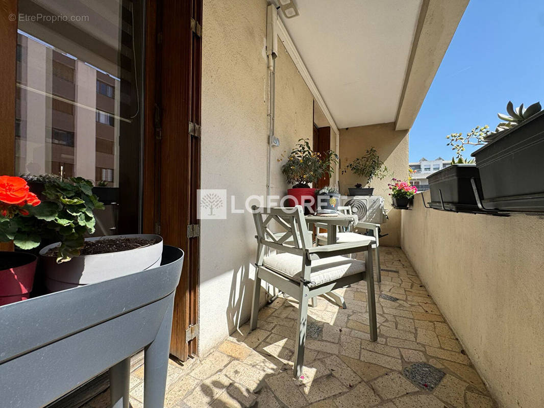 Appartement à MARSEILLE-4E