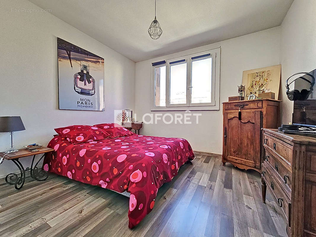 Appartement à MARSEILLE-4E