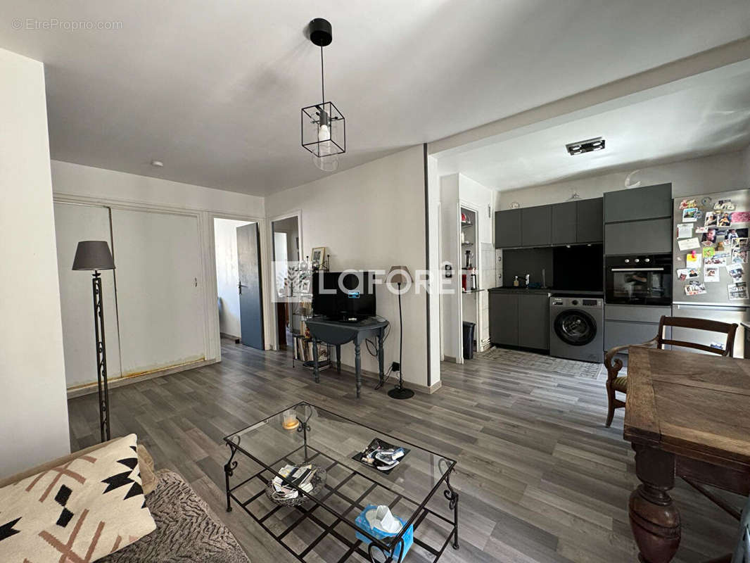 Appartement à MARSEILLE-4E