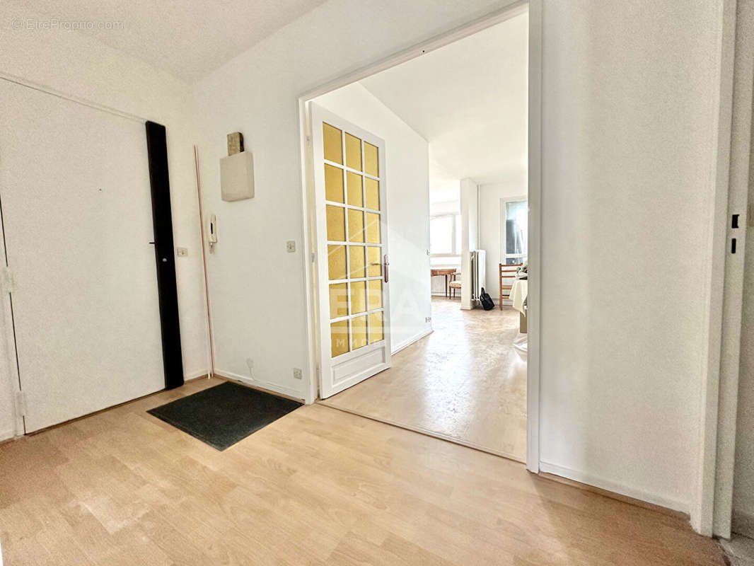 Appartement à SARTROUVILLE