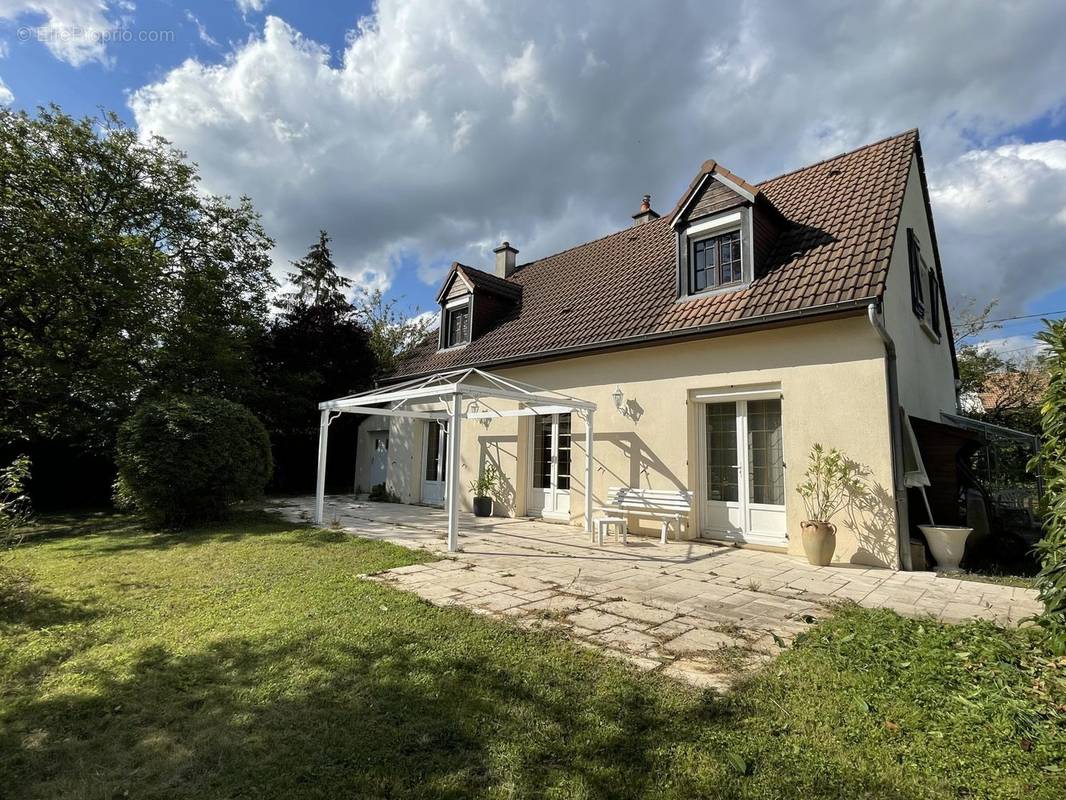 Maison à LE BREIL-SUR-MERIZE