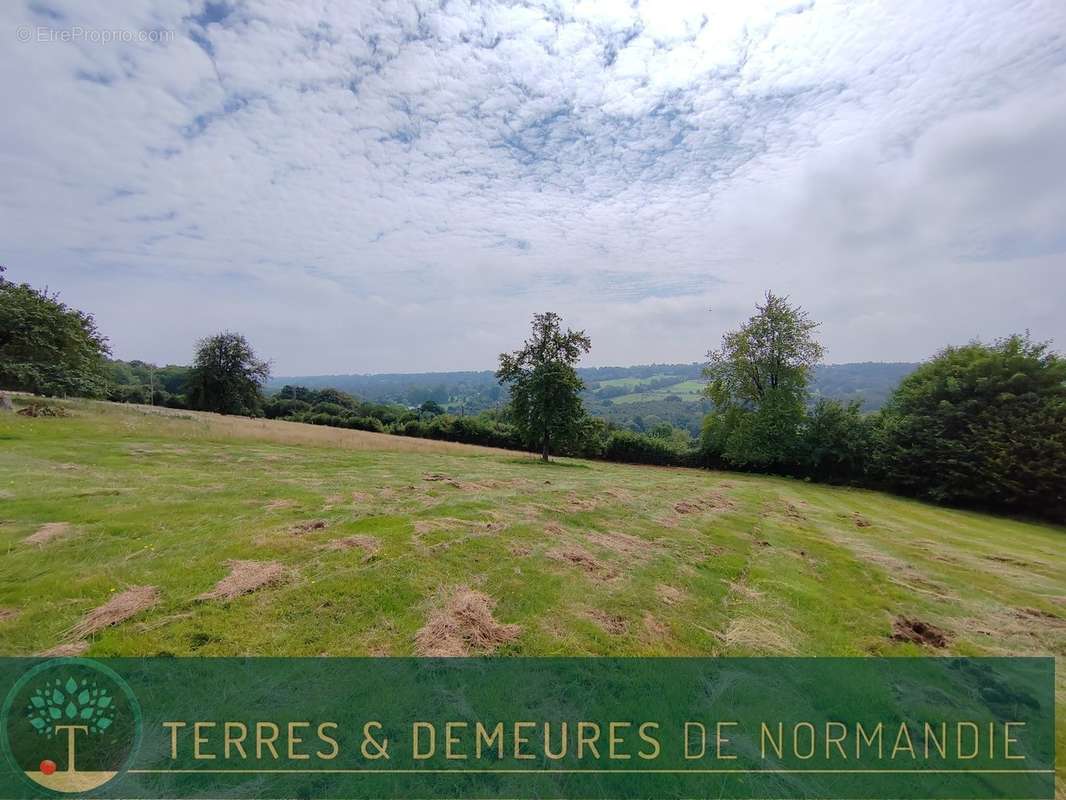 Terrain à CORMEILLES