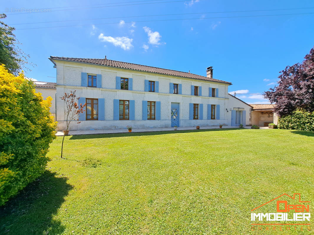 Maison à BAIGNES-SAINTE-RADEGONDE