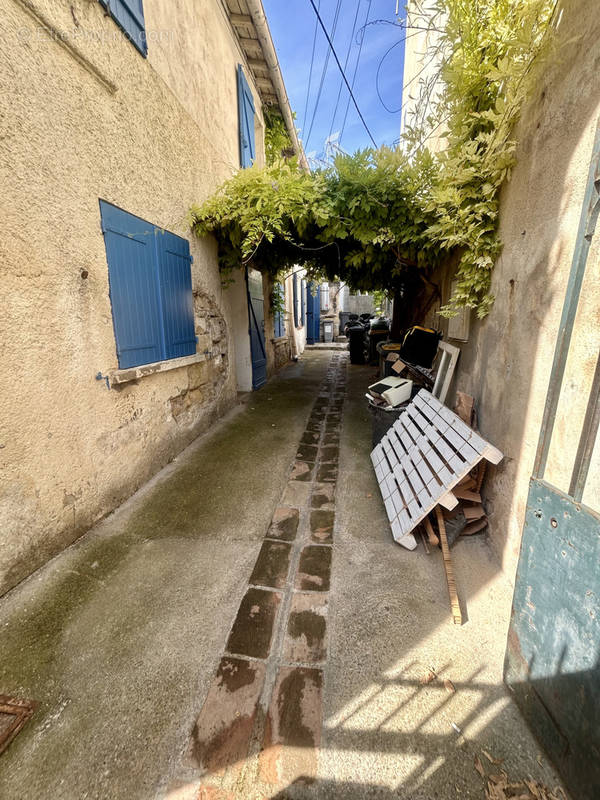 Appartement à GALLARGUES-LE-MONTUEUX