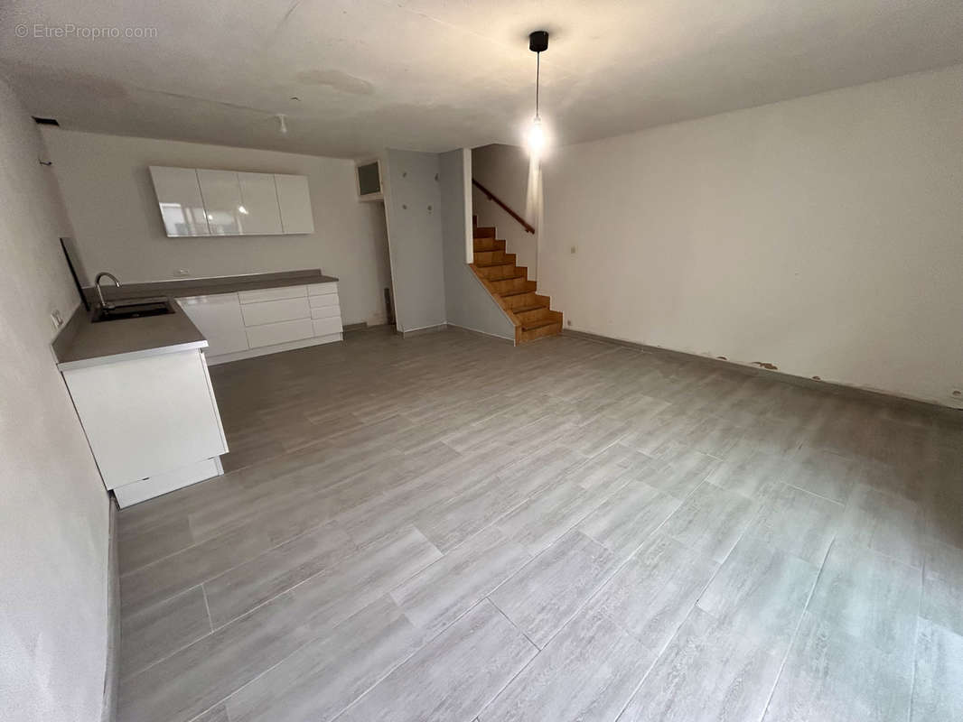 Appartement à GALLARGUES-LE-MONTUEUX