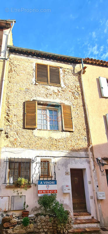 Maison à BAGNOLS-EN-FORET