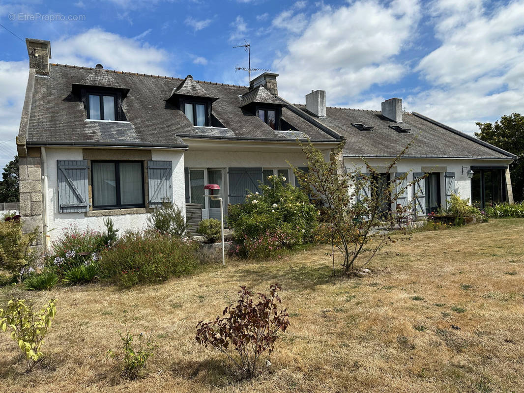 Maison à HENANBIHEN