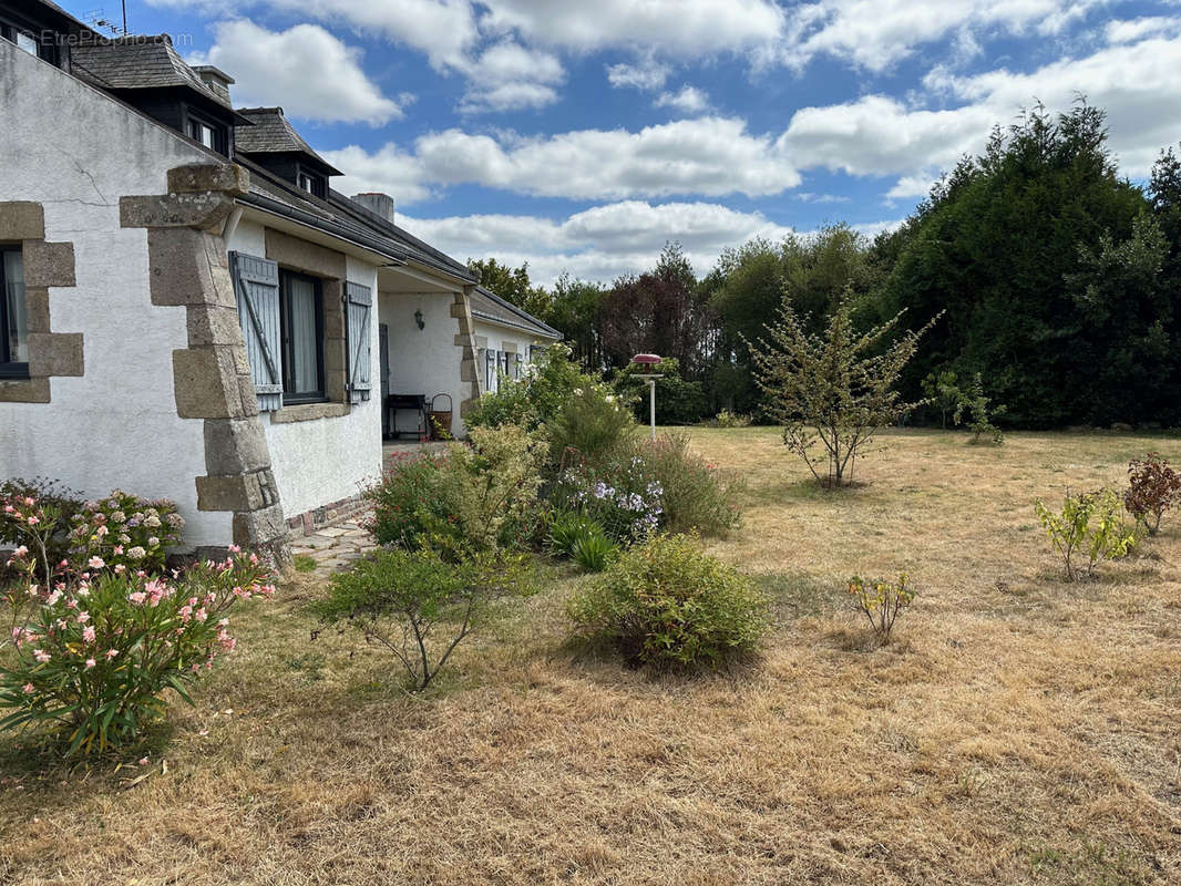 Maison à HENANBIHEN