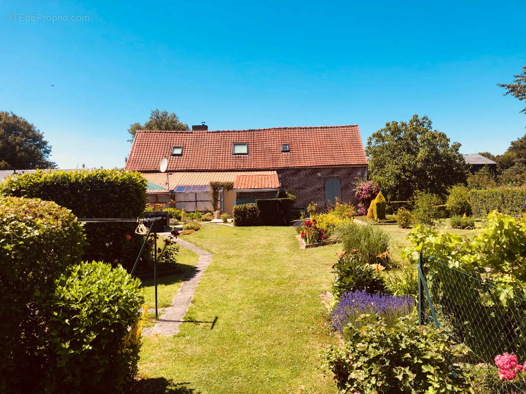 Maison à BUS-LES-ARTOIS