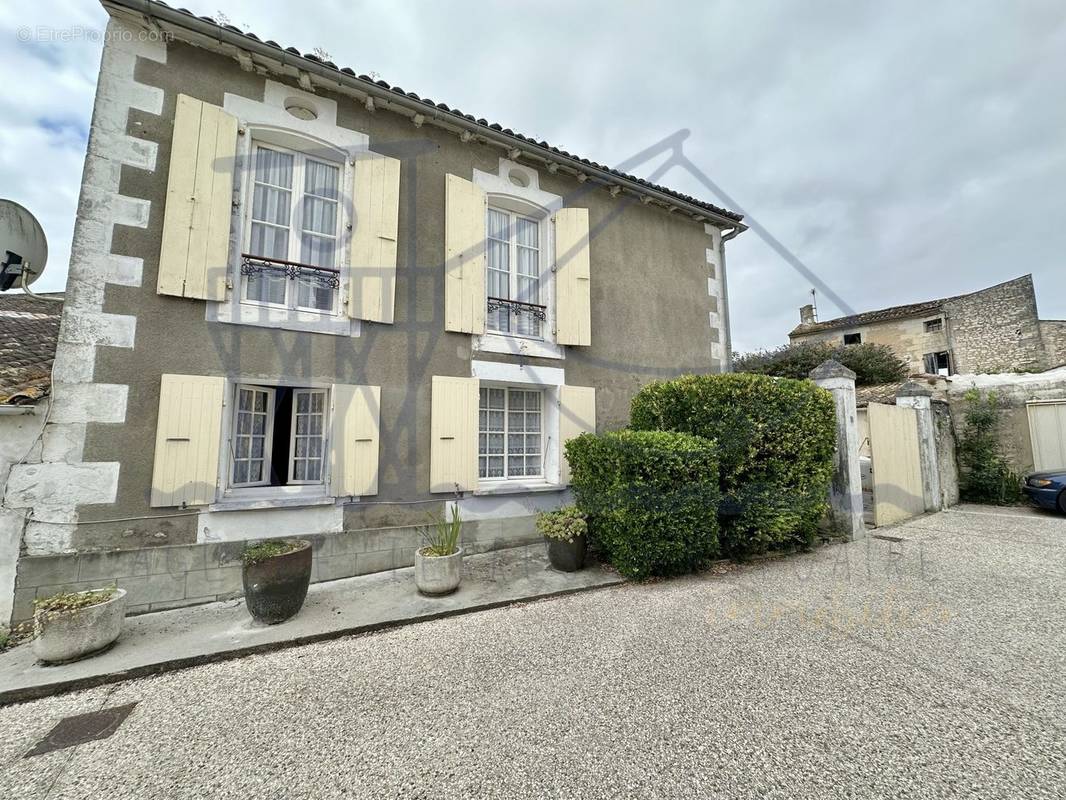 Maison à SAINT-FORT-SUR-GIRONDE