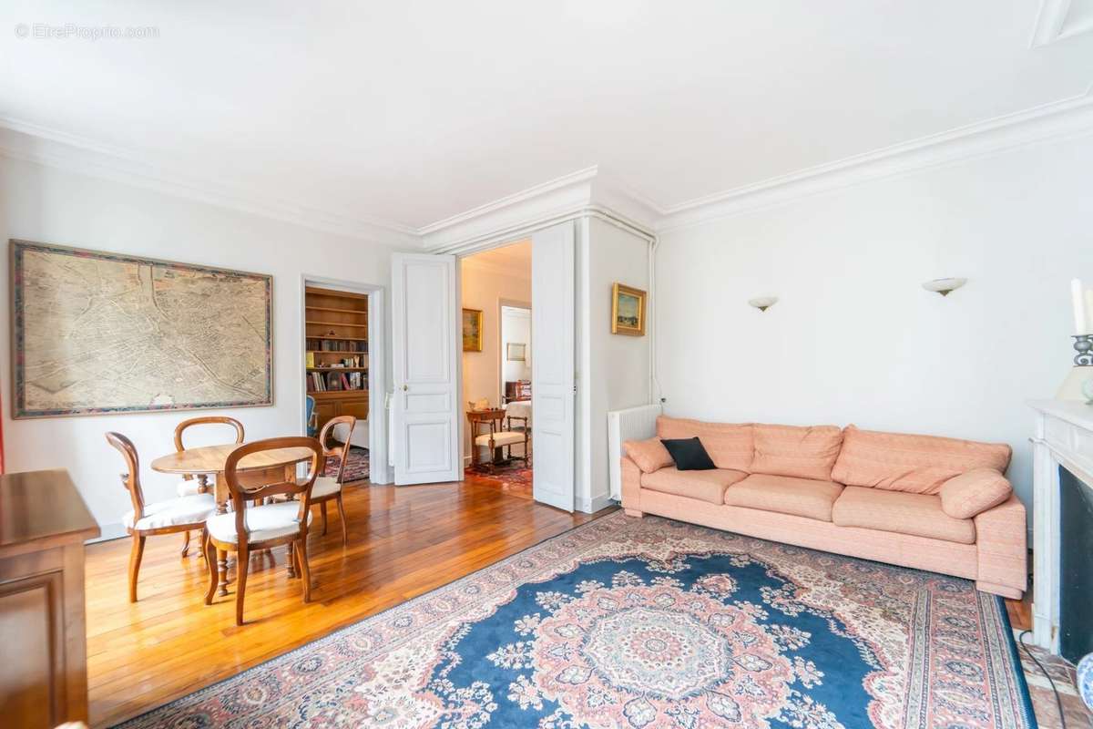 Appartement à PARIS-8E