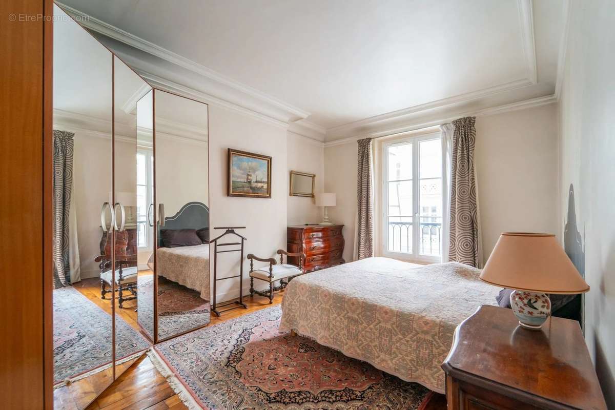 Appartement à PARIS-8E